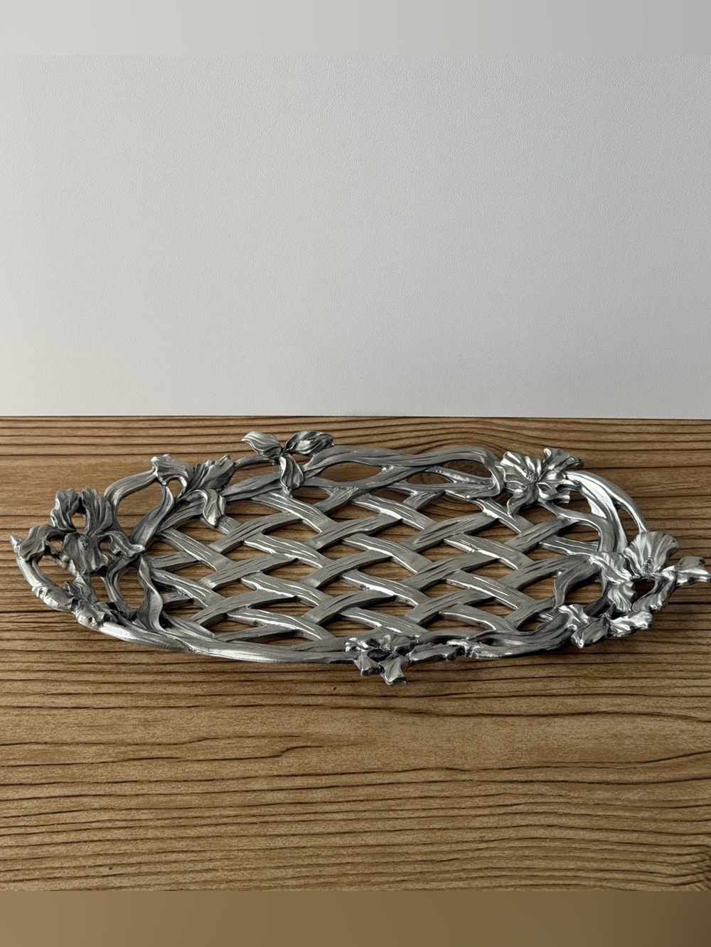 Seagull Pewter Vintage 1997 Floral Daffodils Woven Lattice Pattern Small Tray